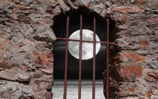 Mond im Fenster - Achtsamkeit4life